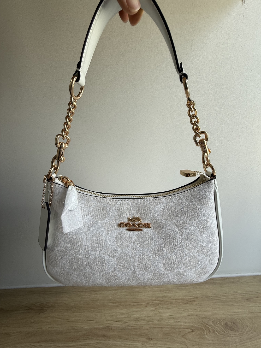 Coach White Teri Shoulder Bag in Signature Canvas - Picture 7 of 8